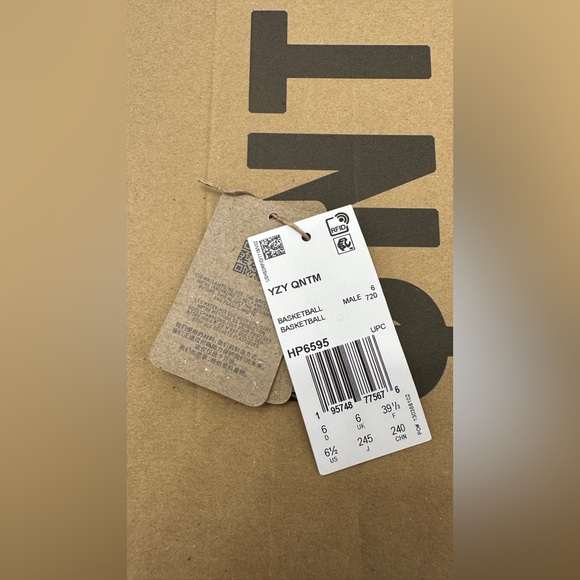 EUC Unisex Adidas YEEZY "QNTM" sneakers - Picture 3 of 4